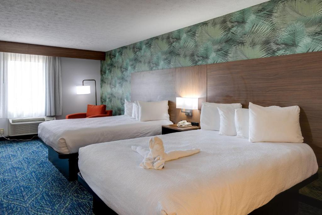 Park Grove Inn - Queen Room With Two Queen Beds