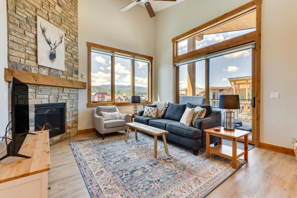 MountainView Fraser Condo with Balcony and Hot Tub!, Fraser (updated