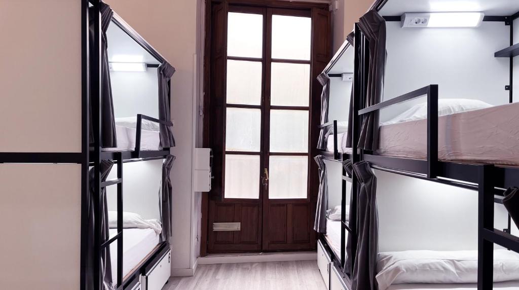 Cama o camas de una habitación en Way Hostel Madrid