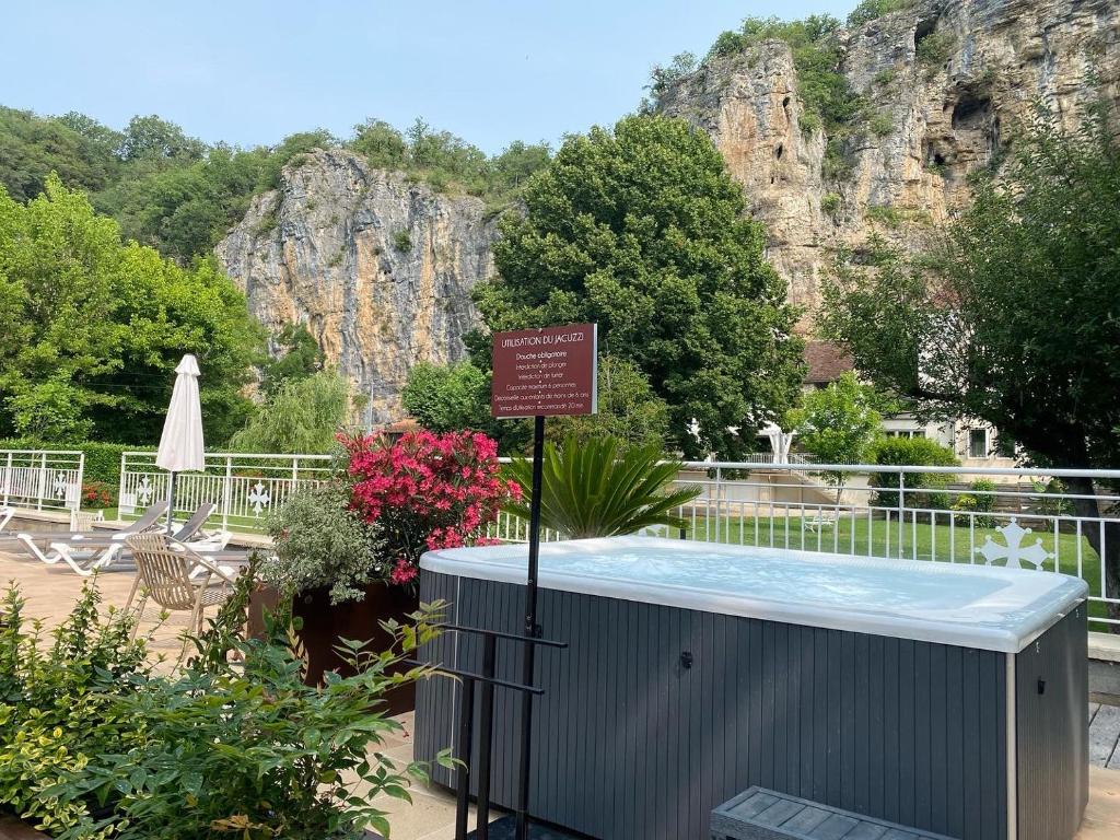 Nespecifikovaný výhled na hory nebo výhled na hory při pohledu z hotelu