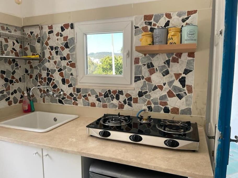 Η κουζίνα ή μικρή κουζίνα στο Marbnb Appartamenti Ponza Centro porto Casa Luisa