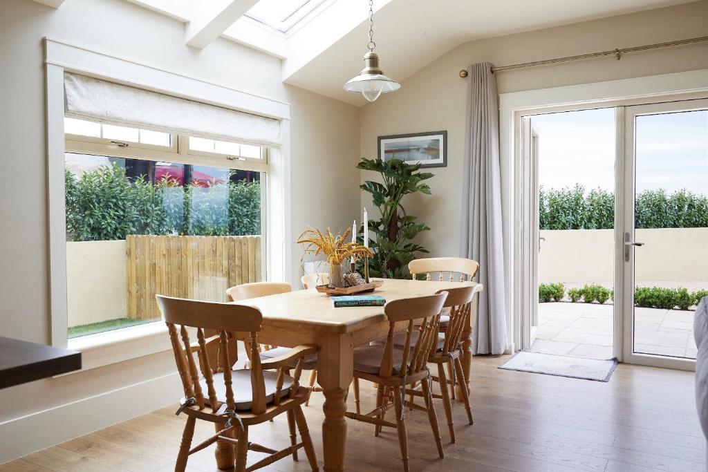 TV a/nebo společenská místnost v ubytování Lovely home close to Killaloe and Lough Derg