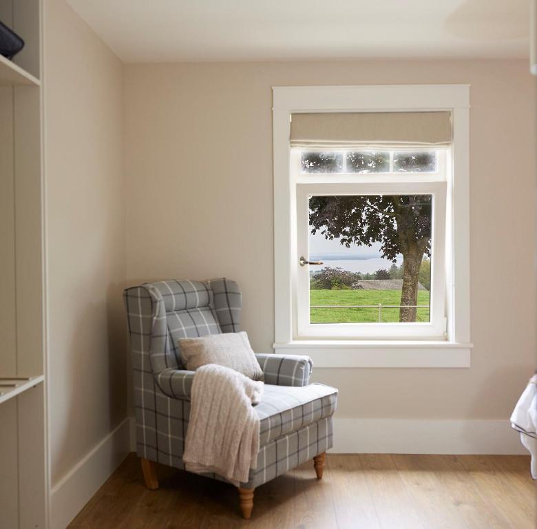 Postel nebo postele na pokoji v ubytování Lovely home close to Killaloe and Lough Derg