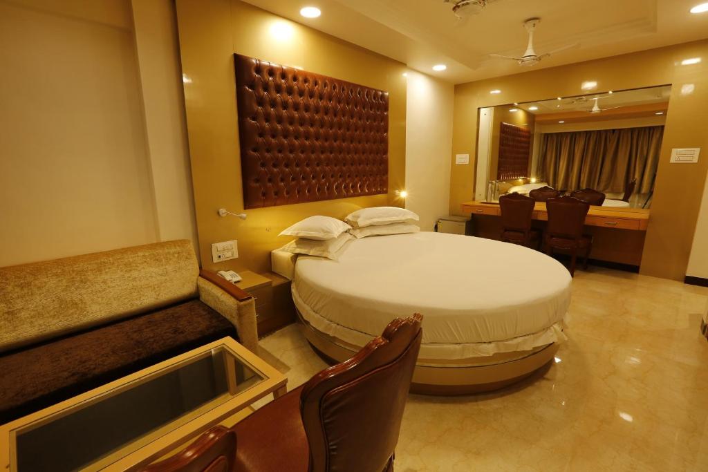Posezení v ubytování Hotel Ravikiran Alibaug