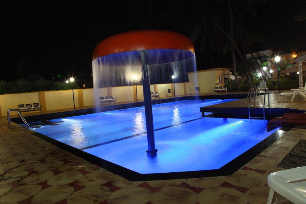 Bazén v ubytování Hotel Ravikiran Alibaug nebo v jeho okolí