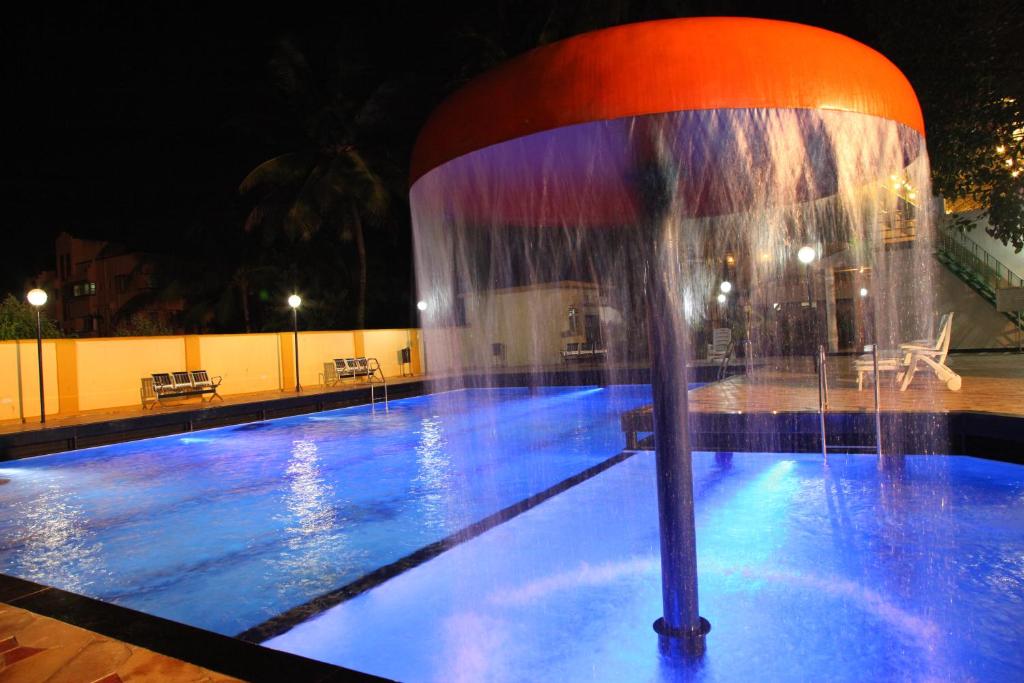 Bazén v ubytování Hotel Ravikiran Alibaug nebo v jeho okolí
