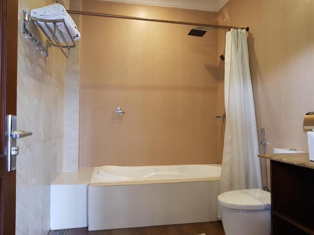 Koupelna v ubytování Galaxy City Hotel