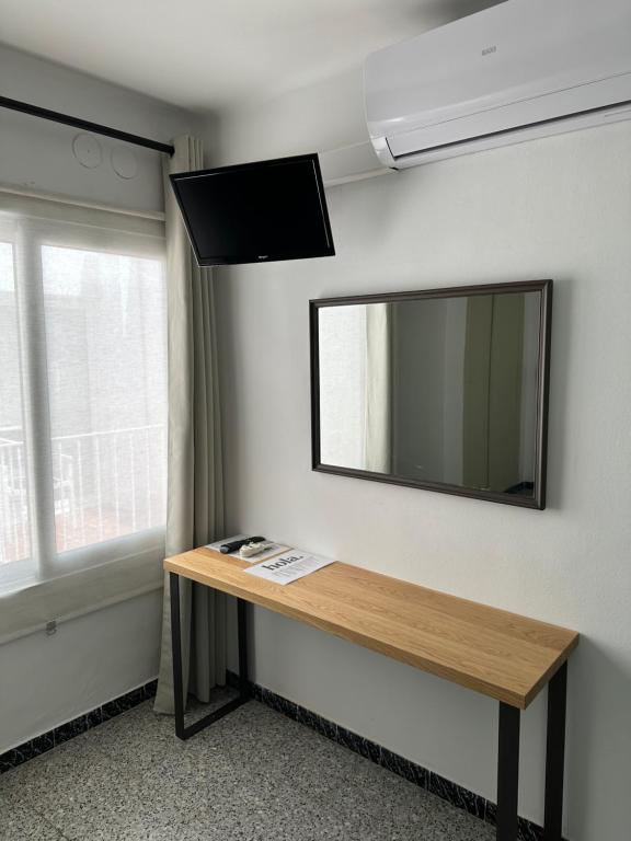 TV a/nebo společenská místnost v ubytování L'Illa Hotel