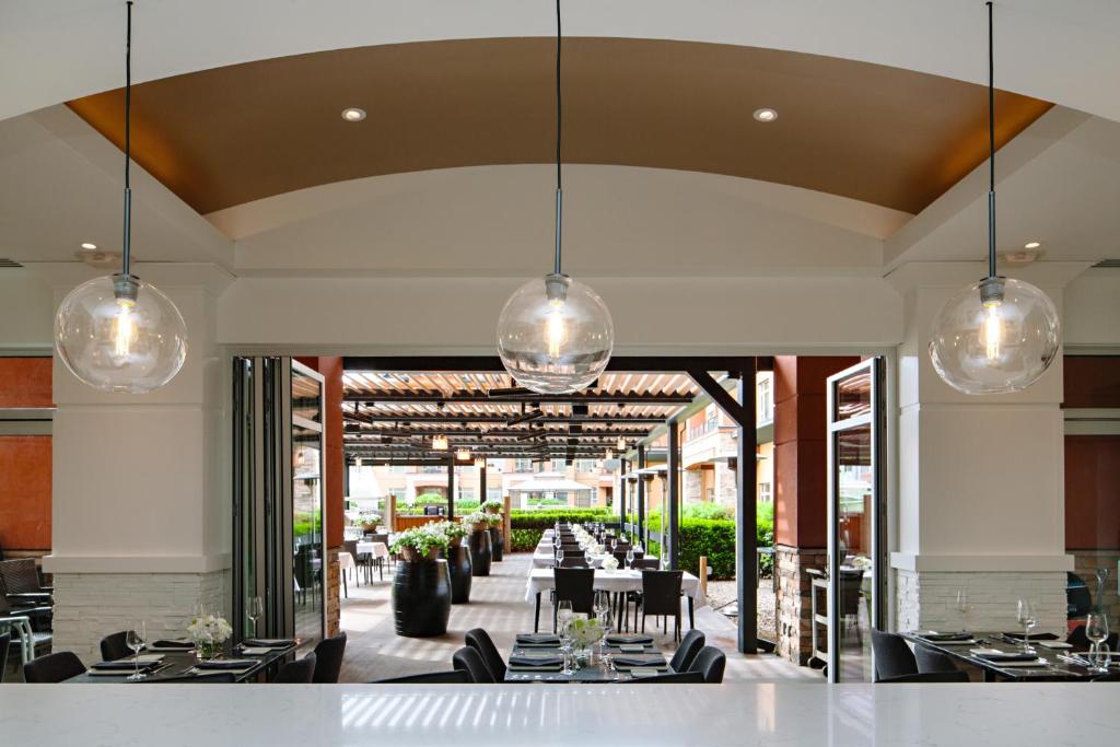 Restaurace v ubytování Watermark Beach Resort