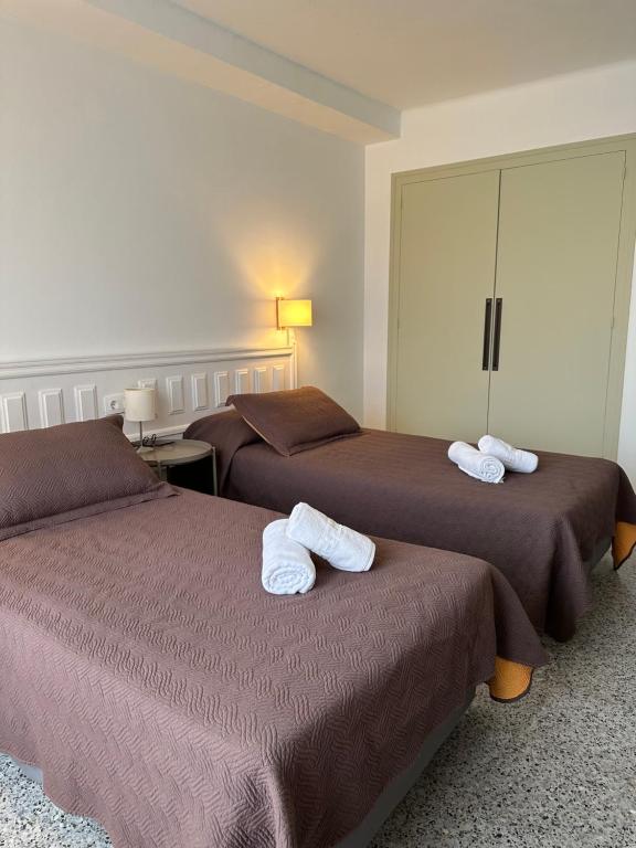 Postel nebo postele na pokoji v ubytování L'Illa Hotel