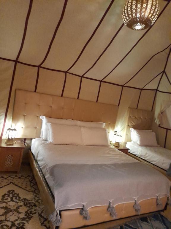Postel nebo postele na pokoji v ubytování Tourza Desert Camp "Tents with Heating"