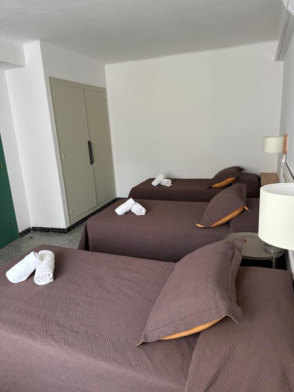 Postel nebo postele na pokoji v ubytování L'Illa Hotel