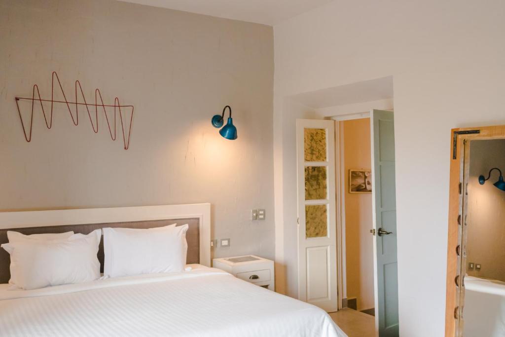 Postel nebo postele na pokoji v ubytování Hotel Del Portal San Miguel de Allende