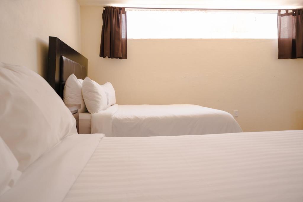 Postel nebo postele na pokoji v ubytování Hotel Del Portal San Miguel de Allende
