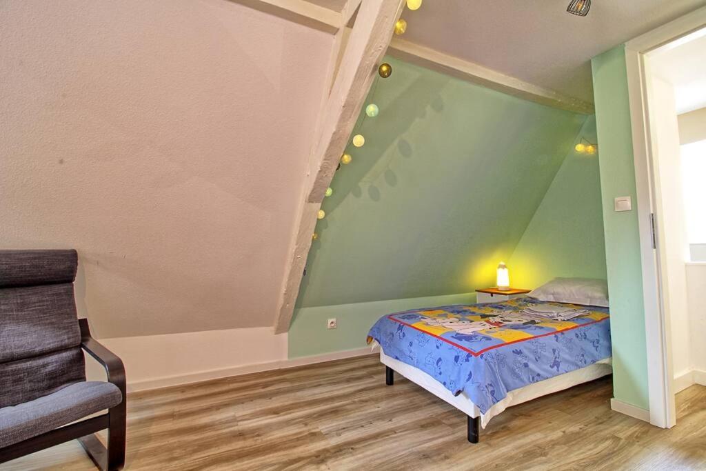 Łóżko lub łóżka w pokoju w obiekcie Logement CHEZ ANTHONE - Proche Obernai, logement pour 1 à 5 personnes
