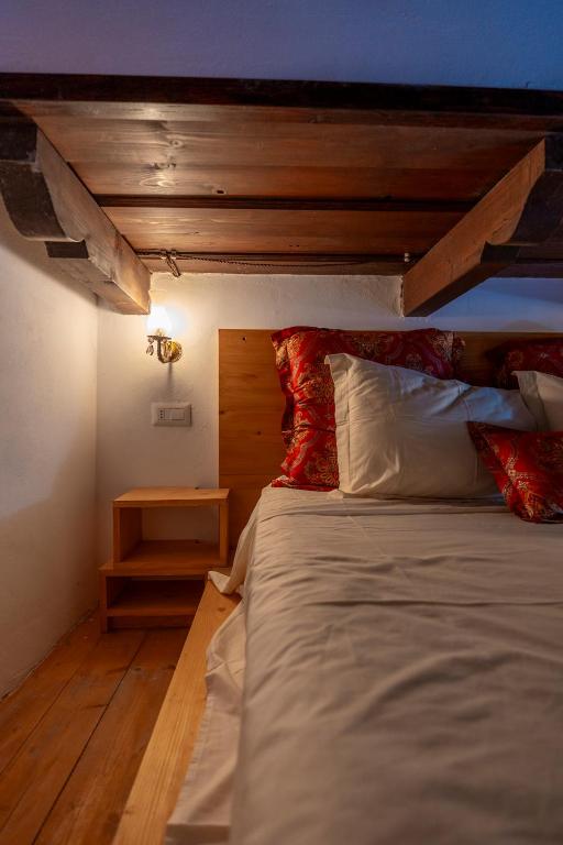 Postel nebo postele na pokoji v ubytování Guesthouse Véni i Gjyshit