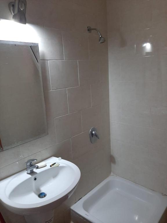 A bathroom at Porto Residence Chalet, Outside Marina Gate 3, Sahel North Coast For Rent - شاليه بورتورسيدنس بخارج بوابة 3 مارينا الساحل الإيجار
