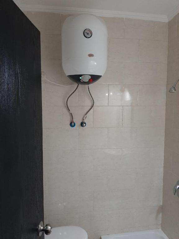 A bathroom at Porto Residence Chalet, Outside Marina Gate 3, Sahel North Coast For Rent - شاليه بورتورسيدنس بخارج بوابة 3 مارينا الساحل الإيجار