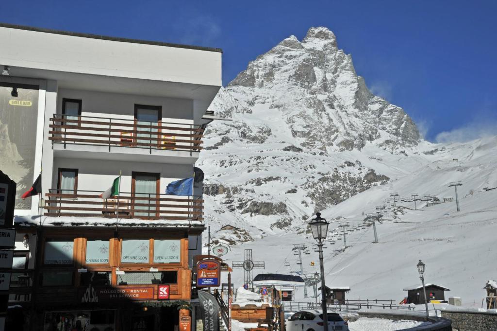 Nespecifikovaný výhled na hory nebo výhled na hory při pohledu z hotelu