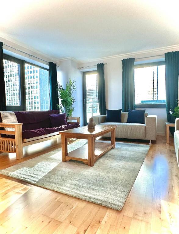 Fotografie z fotogalerie ubytování Spacious Two Bedroom Apartment v Londýně