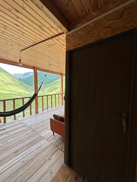 Balcone o terrazza di Shio's Stonehouse in Tusheti