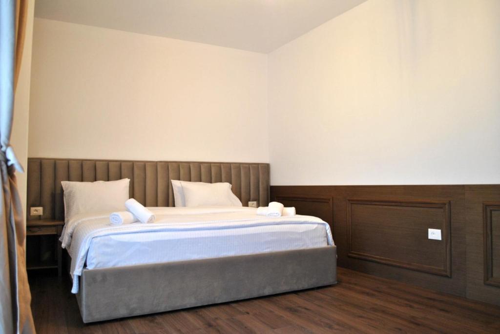 Postel nebo postele na pokoji v ubytování Boutique Vila FIDANI