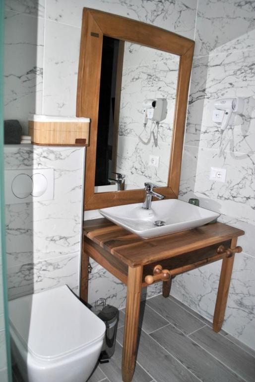 Koupelna v ubytování Boutique Vila FIDANI