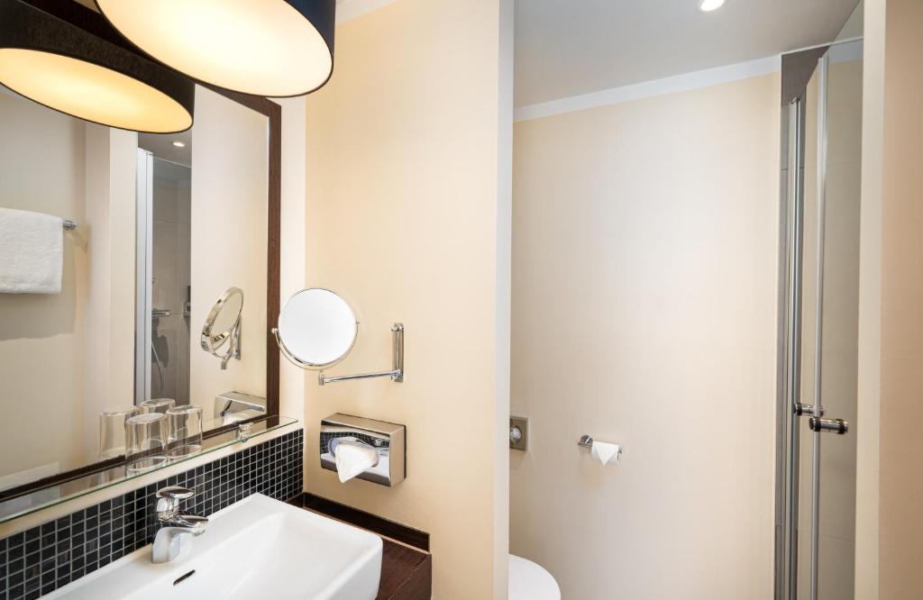 Koupelna v ubytování Leonardo Hotel Berlin