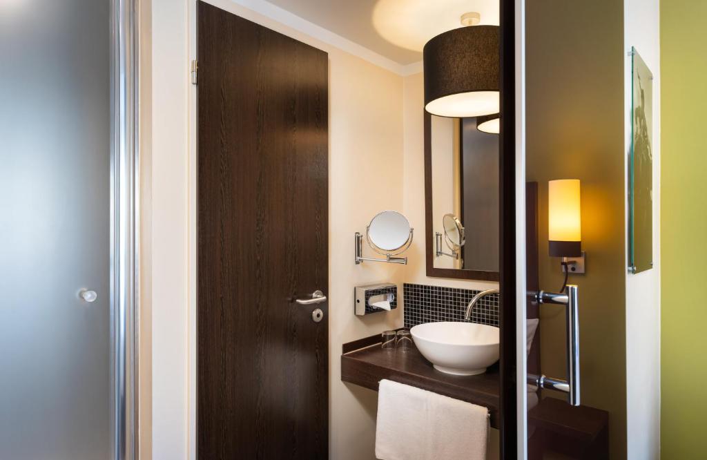 Koupelna v ubytování Leonardo Hotel Berlin