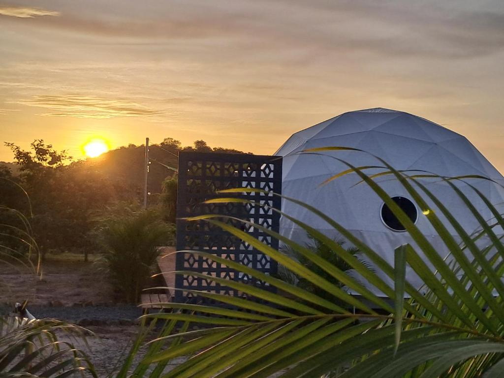 Východ nebo západ slunce při pohledu z luxury tent nebo okolí
