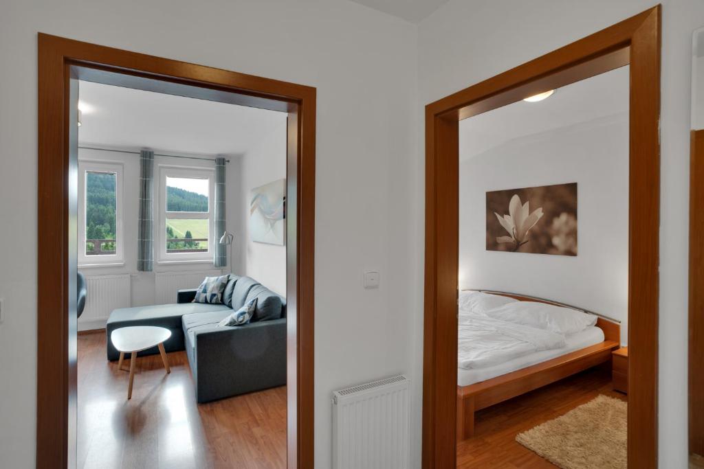 Postel nebo postele na pokoji v ubytování Mountain Apartment Klinovec Atomic