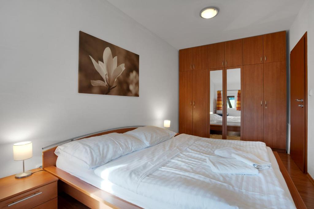 Postel nebo postele na pokoji v ubytování Mountain Apartment Klinovec Atomic