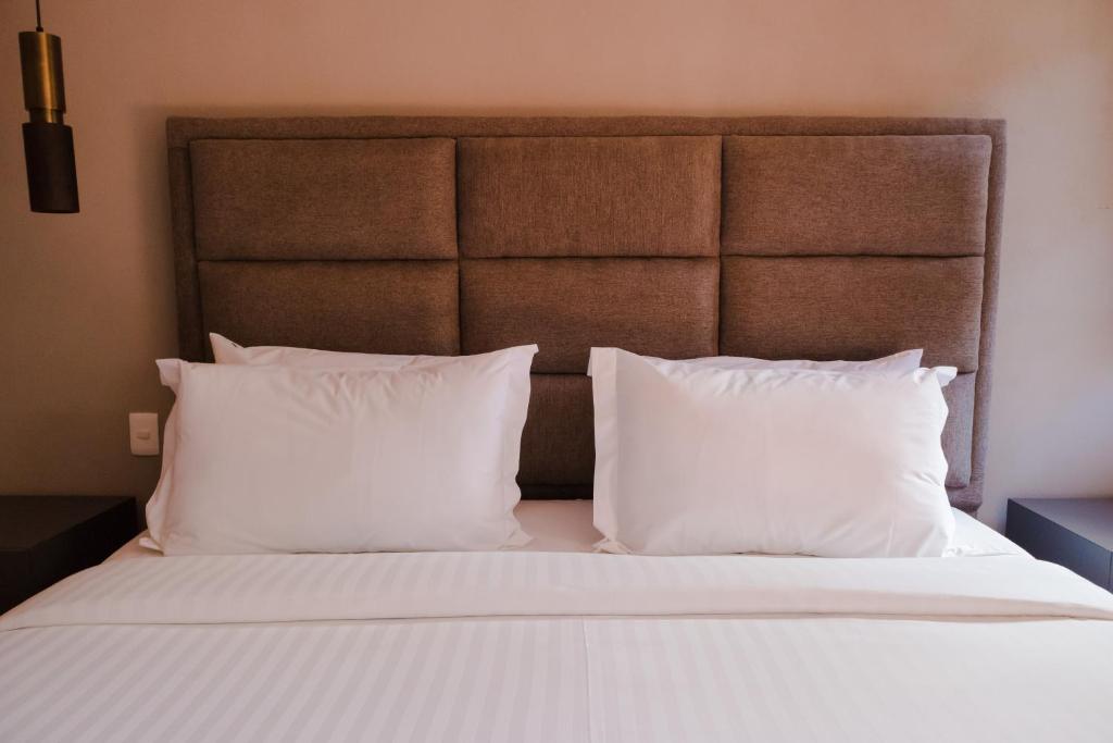 Postel nebo postele na pokoji v ubytování Mikaella Hotel
