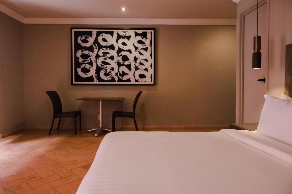 Postel nebo postele na pokoji v ubytování Mikaella Hotel