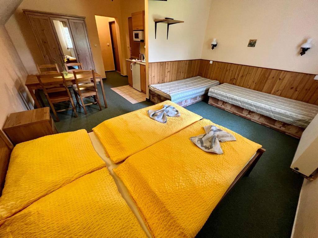 Postel nebo postele na pokoji v ubytování Chalupa Na stráni