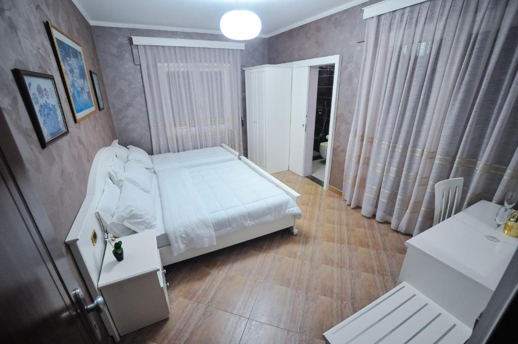Iliria Internacional Hotel - Basic Triple Room
