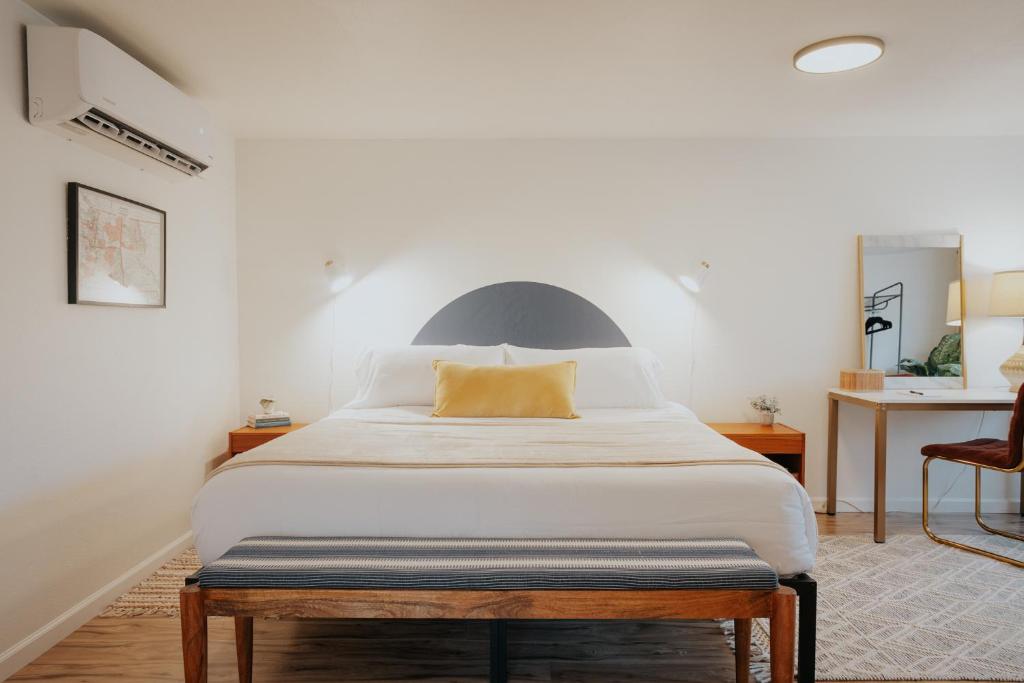 Postel nebo postele na pokoji v ubytování Waterfront River Apartments