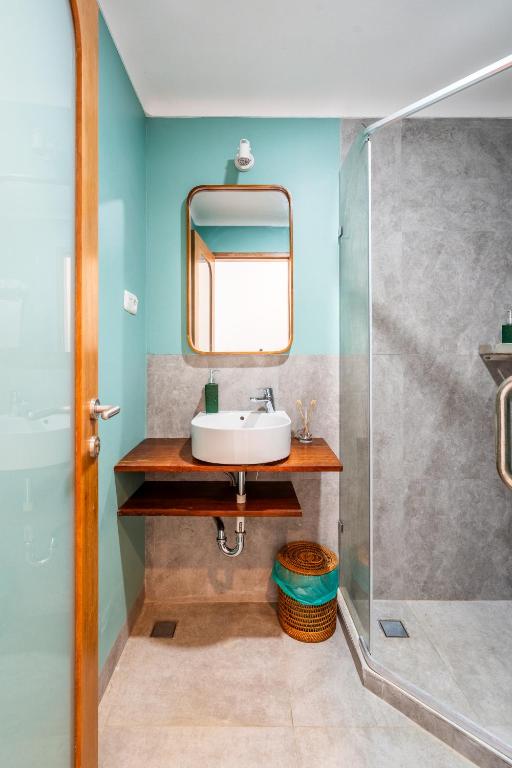 Inlight Lombok Beach Hotel - 8