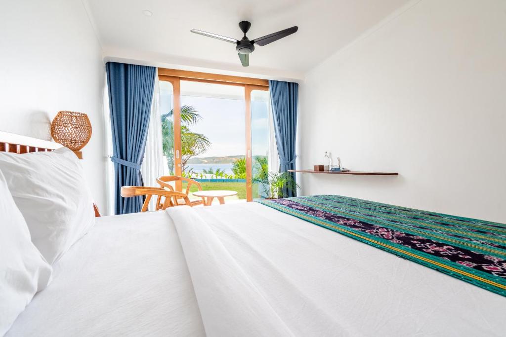 Inlight Lombok Beach Hotel - 11