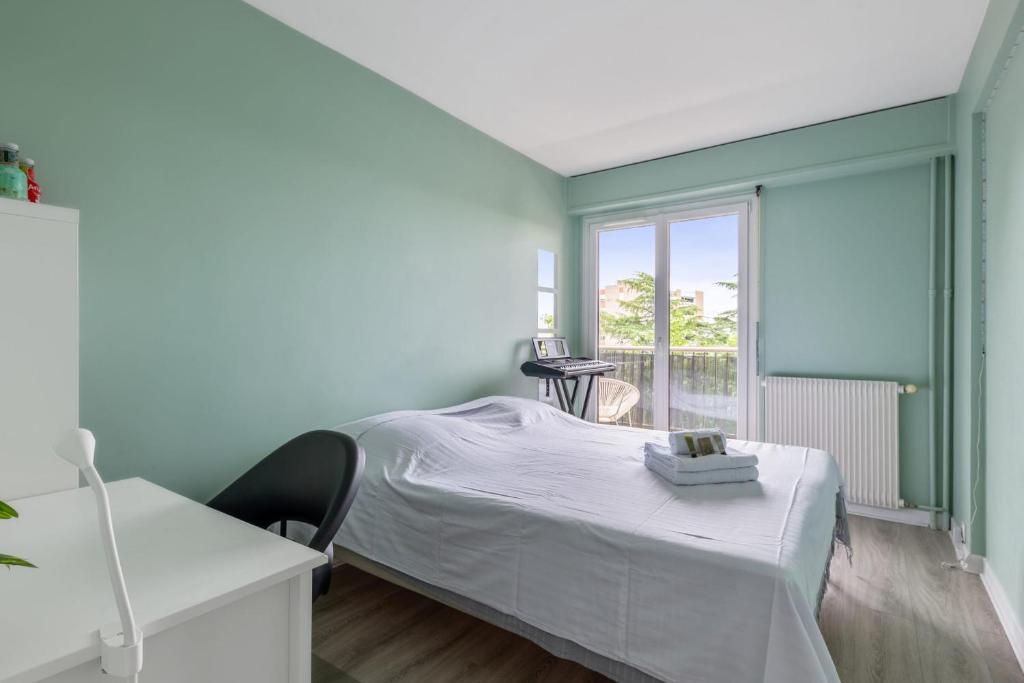 Postel nebo postele na pokoji v ubytování Appartement Chirpaz - Welkeys