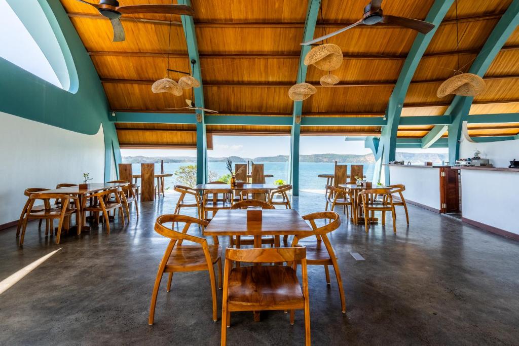 Restaurace v ubytování Inlight Lombok Beach Hotel