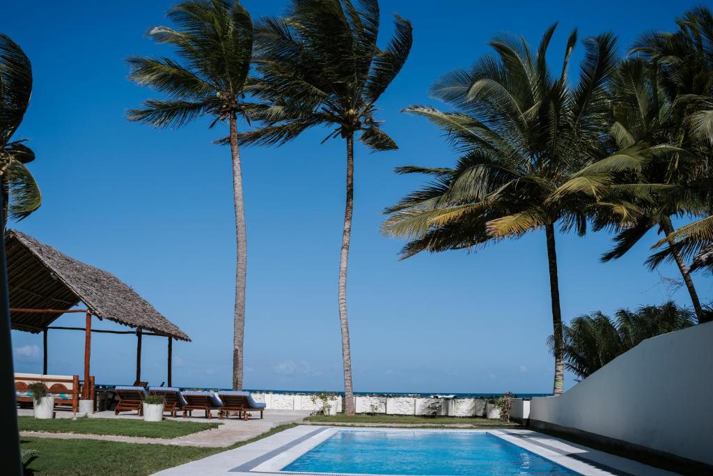 Bazén v ubytování Oasys House - Beautiful Private Beach Front Home nebo v jeho okolí