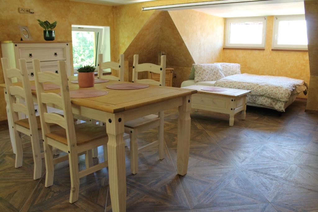 Postel nebo postele na pokoji v ubytování Hrad Vildstejn