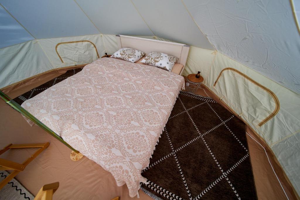 Postel nebo postele na pokoji v ubytování glamping Shangri la