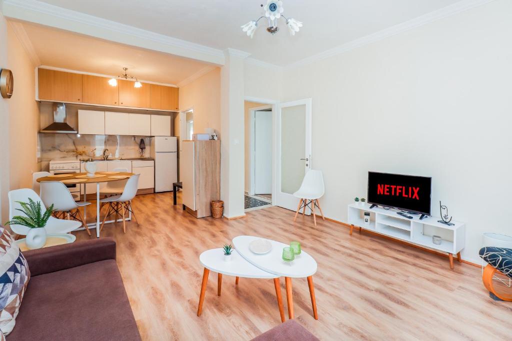 Grand Apartment Next to Center 3bd 110sqm - 2