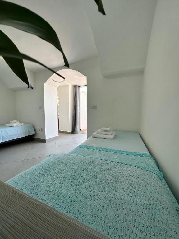A bed or beds in a room at Matarazzo Rooms