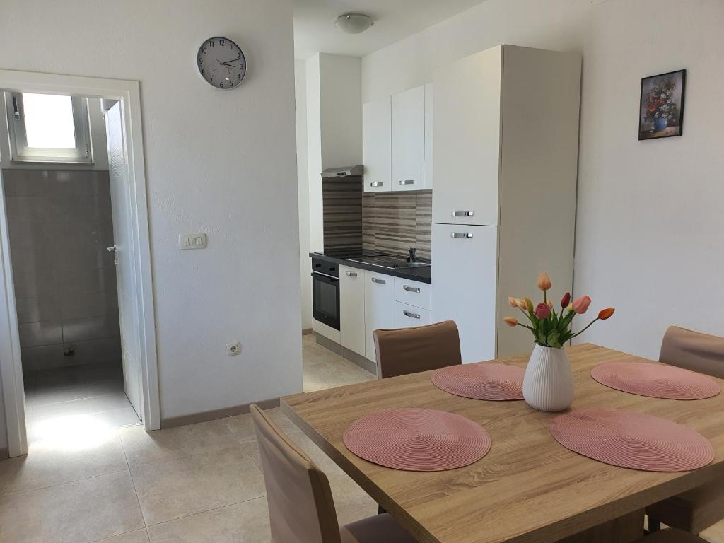 Kuchyňa alebo kuchynka v ubytovaní Apartment Radoš