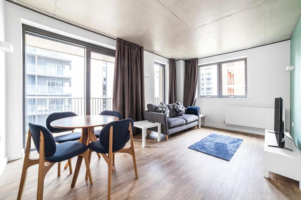 Deluxe 2 Bedroom Apartment next to Wembley Stadium, London (updated