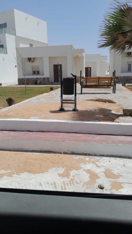 a view of two park benches in front of a building at Cban in Nouadhibou