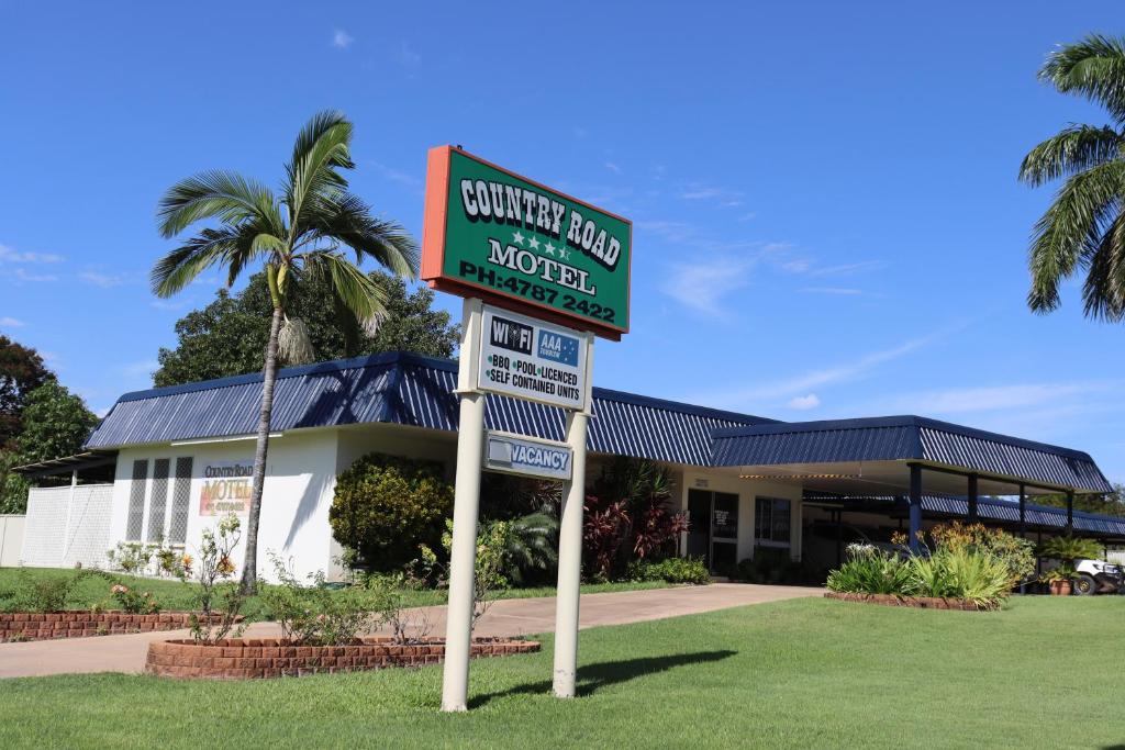 a street sign in front of a motel at Country Road Motel in Charters Towers